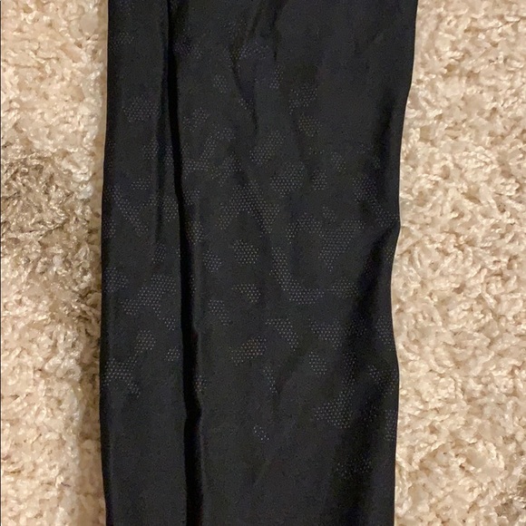 Lululemon legging mapped out HR tight 28” camo - Picture 3 of 3